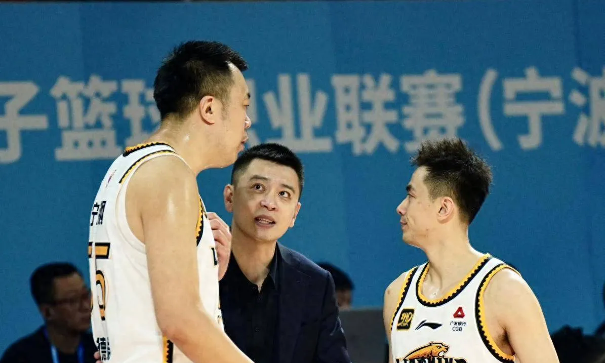 今晨突围战来临;广厦男篮围绕法国杯状态回暖;更衣室稳定;阵容厚度经受考验的简单介绍 今晨突围战来临;广厦男篮围绕法国杯状态回暖;更衣室稳定;阵容厚度经受考验的简单介绍