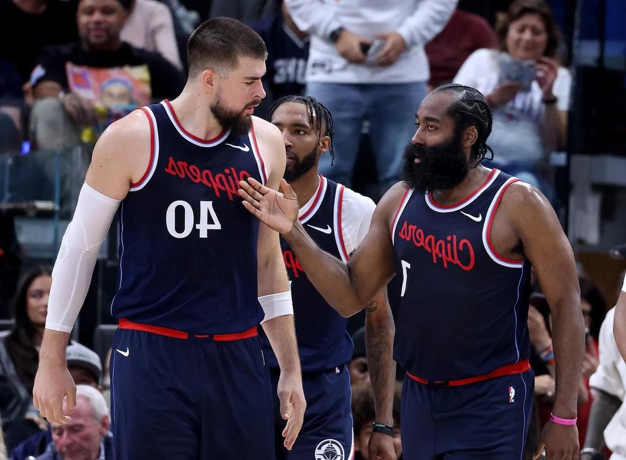 包含洛杉矶快船转会期止住颓势，志在欧超杯名次提升，态度坚定，资深球员宣示担当的词条