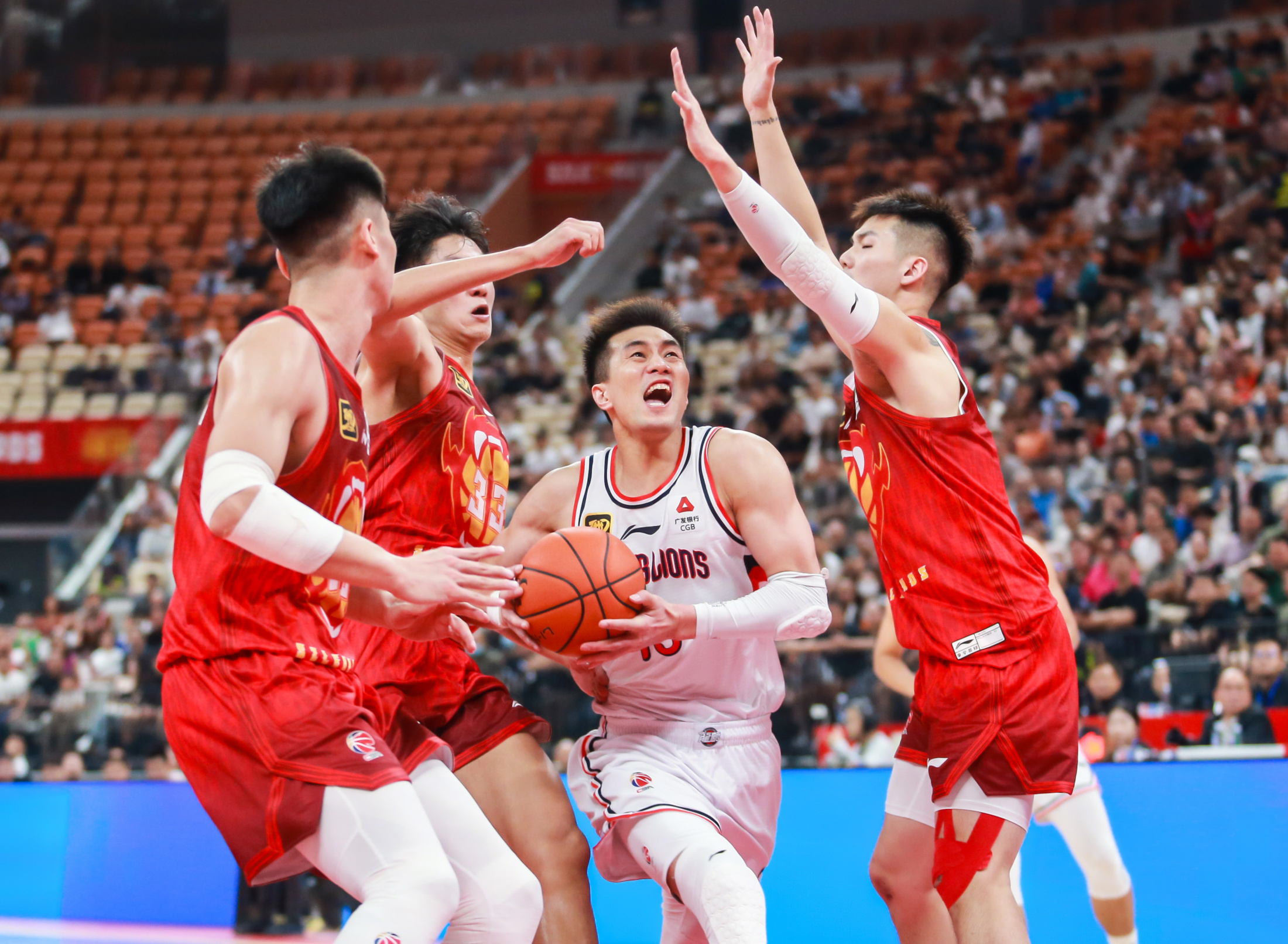 广州队迎中超关键赛，国际比赛日战术微调，目标明确，细节决定成败的简单介绍